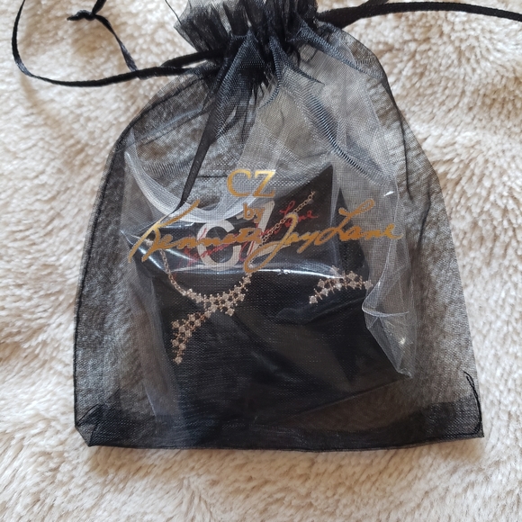 mesh necklace & crawler earrings - Picture 3 of 4